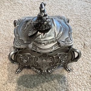 Vintage cute jewelry box